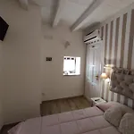 Couette-café La Maison Del Borgo Antico 3*