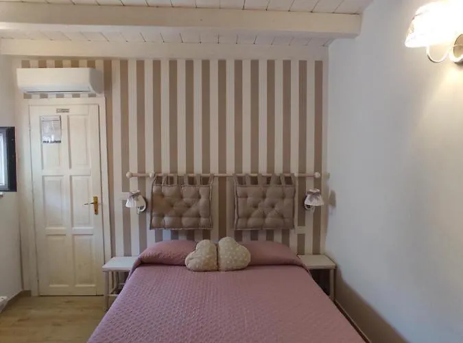 Bed & Breakfast La Maison Del Borgo Antico 3*